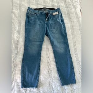 Torrid women’s plus size 18 short. Bombshell skinny jeans. Pre-owned. Excellent